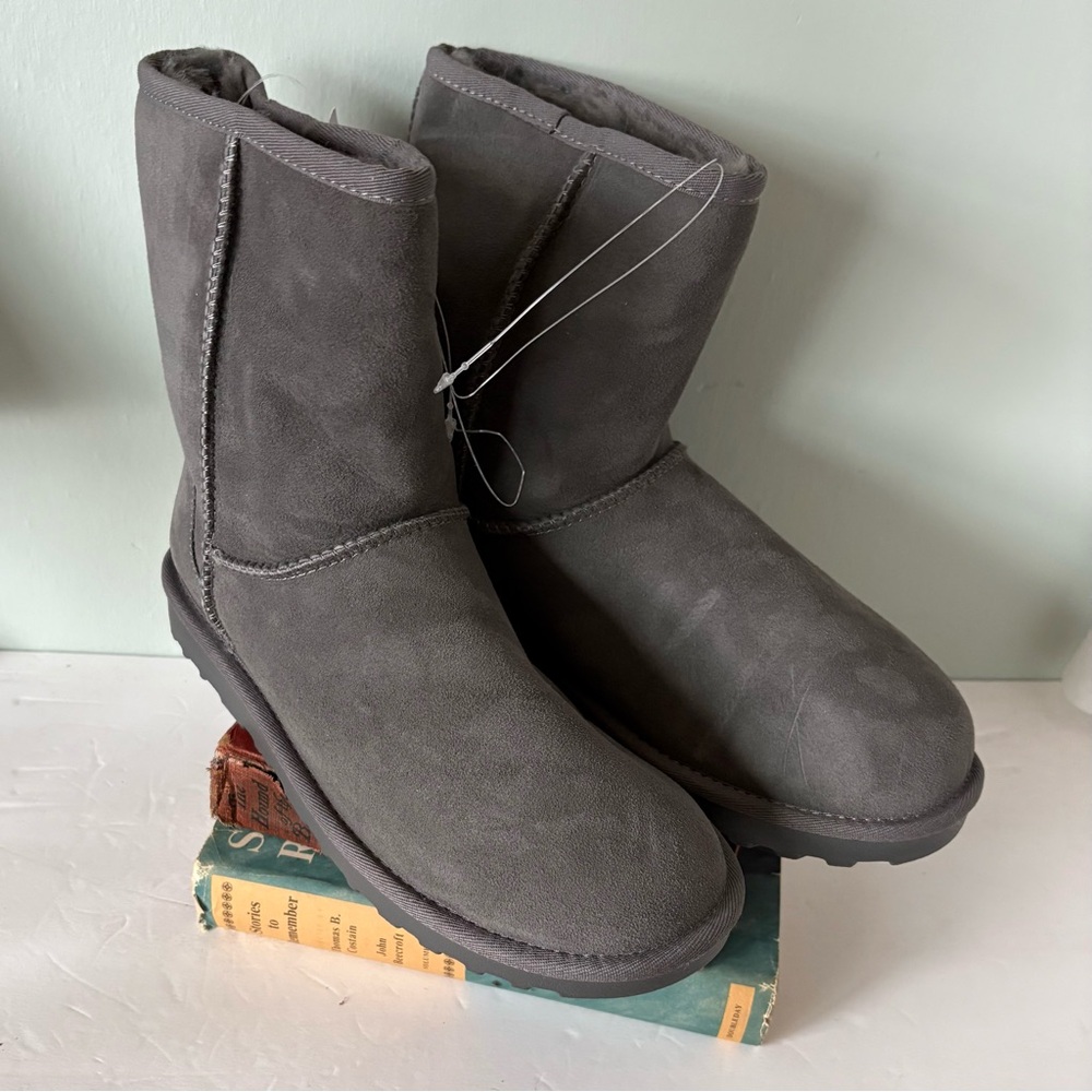 Kirkland Signature Classic Mid-Calf Shearling Lined Boots - Gray Sz 8